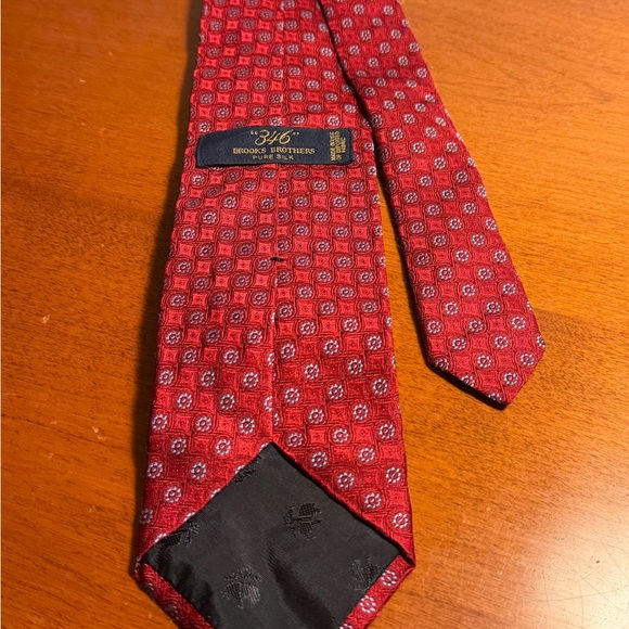 Elegant Red Patterned Men's Tie - Picture 5 of 5